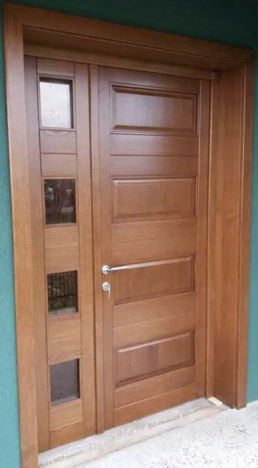 Light oak-tone 1.5-leaf entrance door with four horizontal panels, small glass panes in the side leaf and a long handle